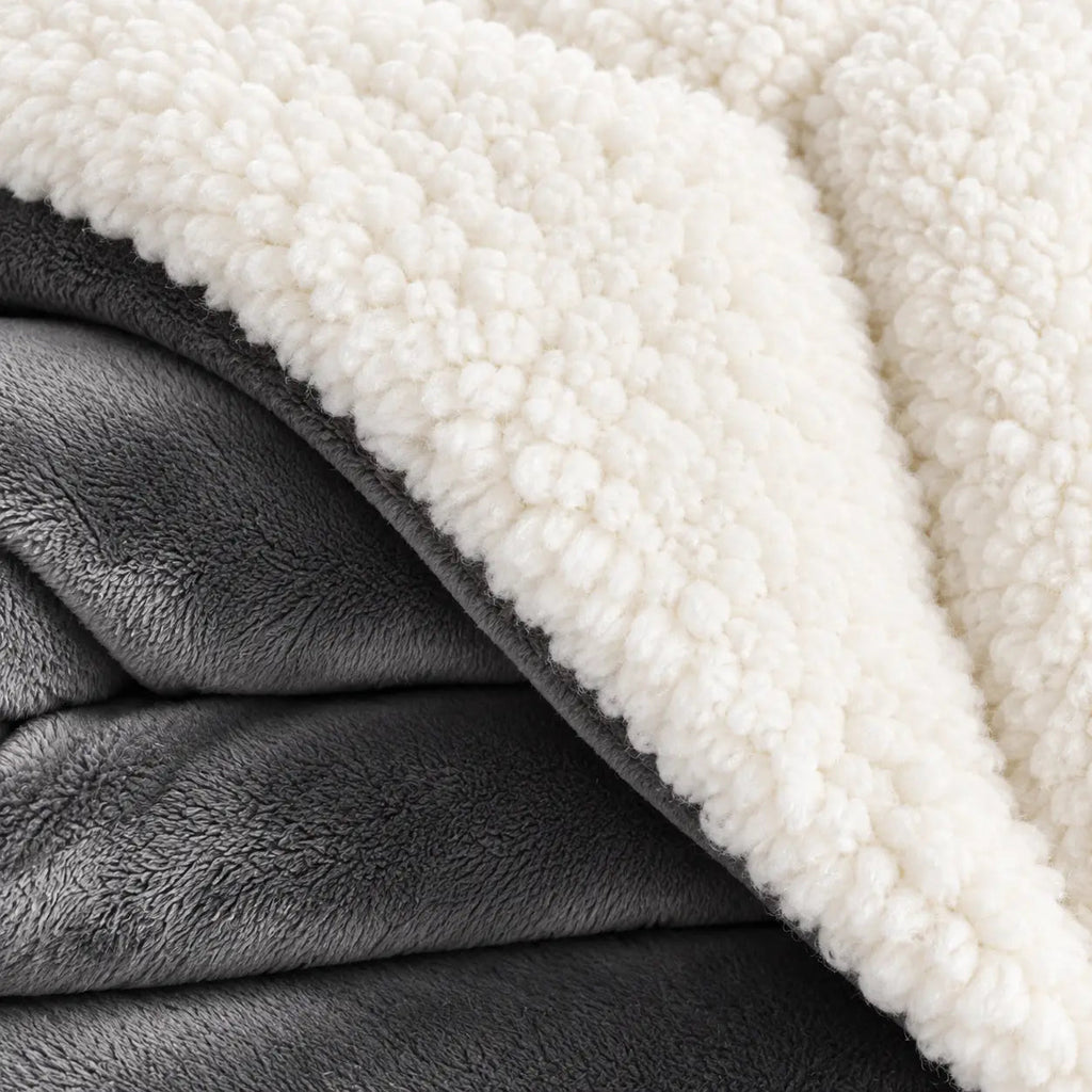 Warm Reversible Sherpa Throw – Dark grey 130x150cm